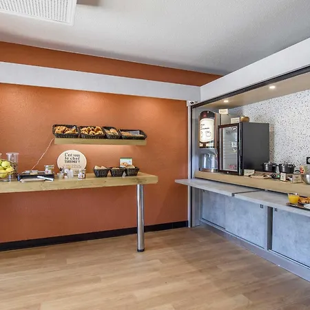 B&B Hotel Nimes Caissargues Hotel 2*